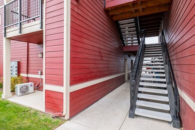 Building Photo - 13001 S Crompton Lane