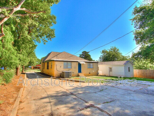 Building Photo - 2006 NW 26th St