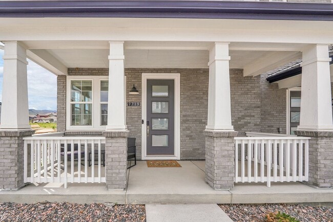 Building Photo - Sterling Ranch 3bed 3bath - like NEW!