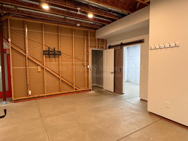 Building Photo - 6771 Larsh Dr