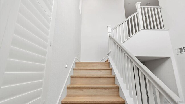 Building Photo - 15681 Rennyson Way