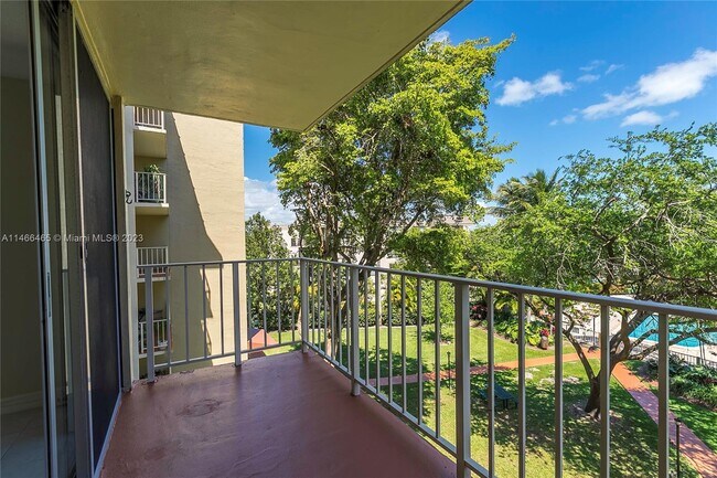 Building Photo - 13120 SW 92nd Ave