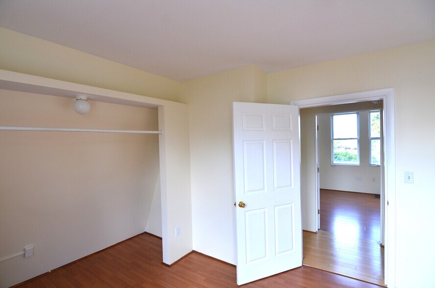 Building Photo - 4213 Brownway Ave
