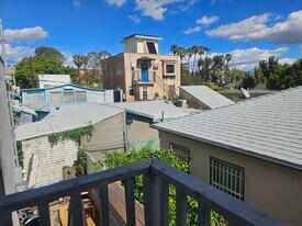 Building Photo - 5159 Clinton St