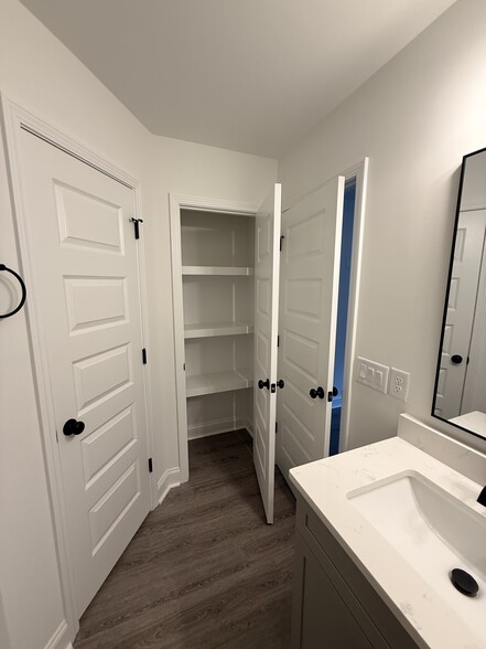 Building Photo - 822 Pitt Ave