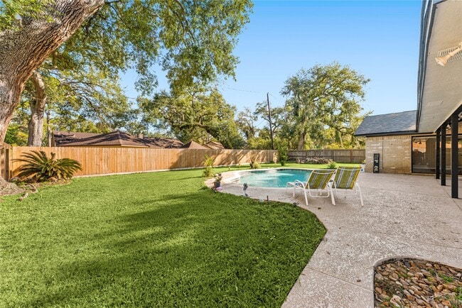 Building Photo - 303 Narcissus St