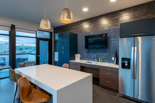 Building Photo - 550 W Juneau Ave