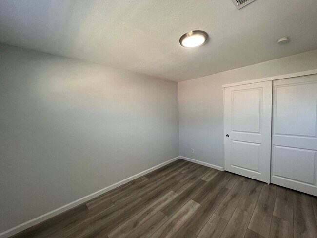 Building Photo - Beautifully Renovated 2 bedroom in Aurora! Right on the park and close to Stanley Marketplace!