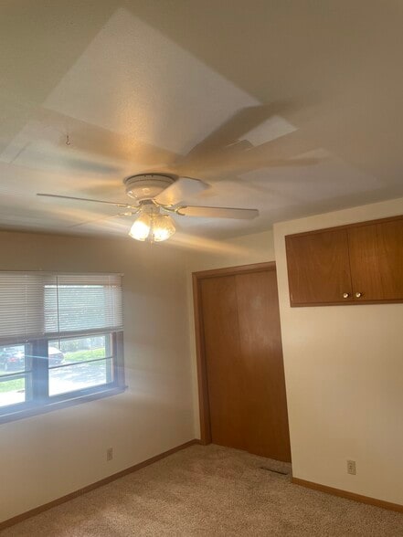 Building Photo - 324 N Ellen St