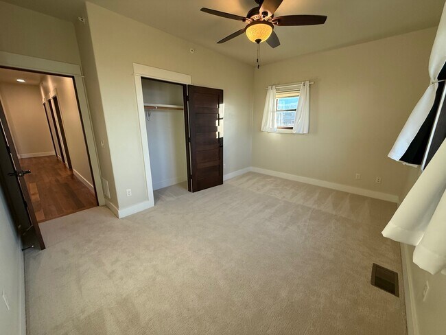 Building Photo - 45 Spain Bridge Cir Dr