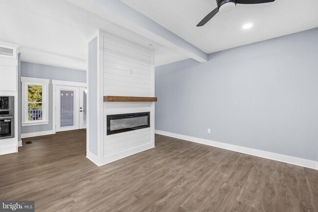 Building Photo - 5692 King Stuart Dr