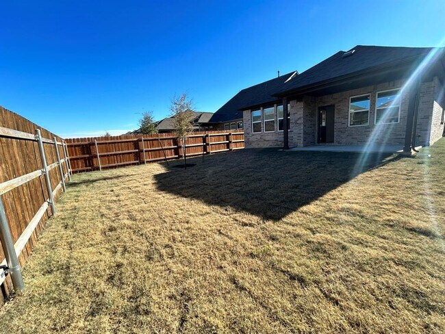 Building Photo - 1608 Purple Martin Dr