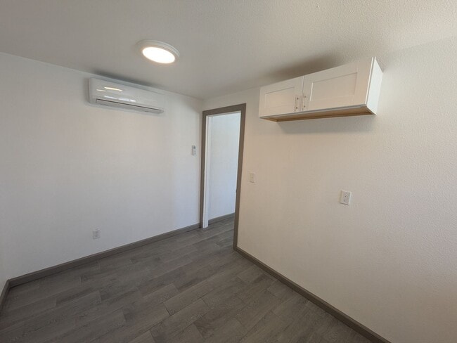 Building Photo - Cozy 1-Bed Home – Fenced Yard, Washer Hook...