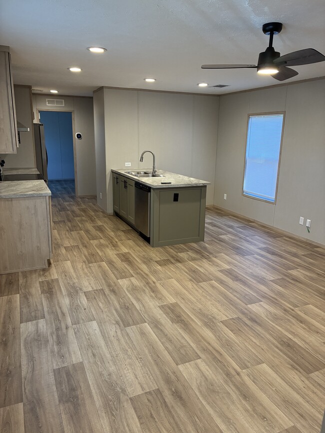 Building Photo - 120 Charles Pl