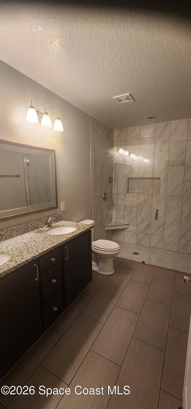Building Photo - 92 Clemente Dr