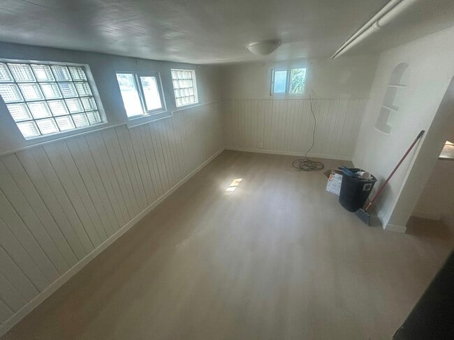 Building Photo - 400 W 13th St