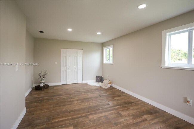 Building Photo - 19450 SW 125th Ave