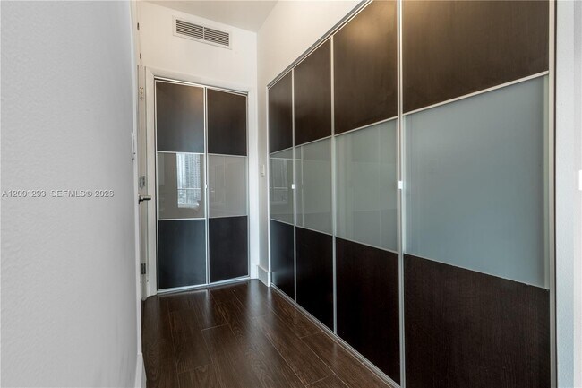 Building Photo - 90 SW 3rd St