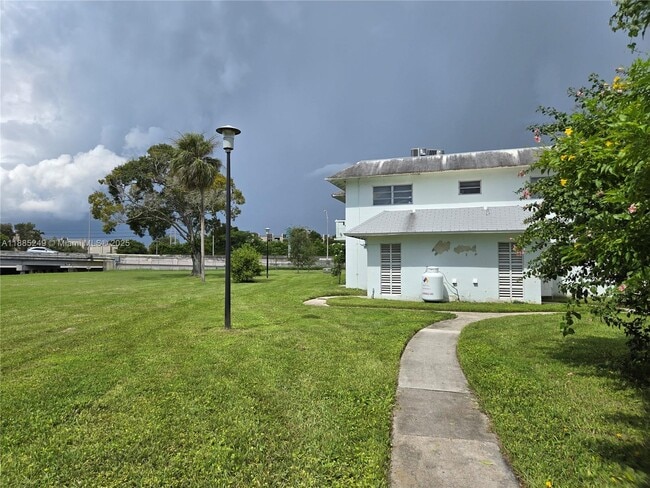 Building Photo - 7660 SW 82nd St