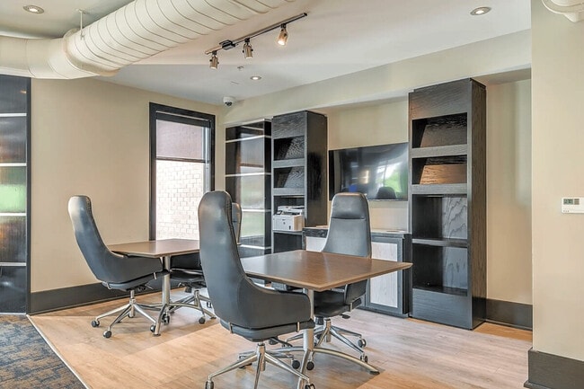 Building Photo - 238 S West St