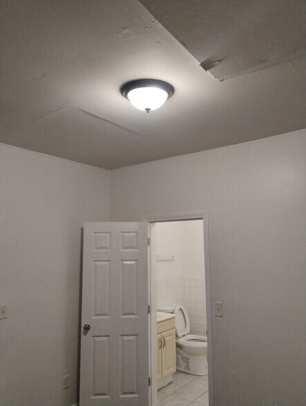 bedroom - 3 Worcester St