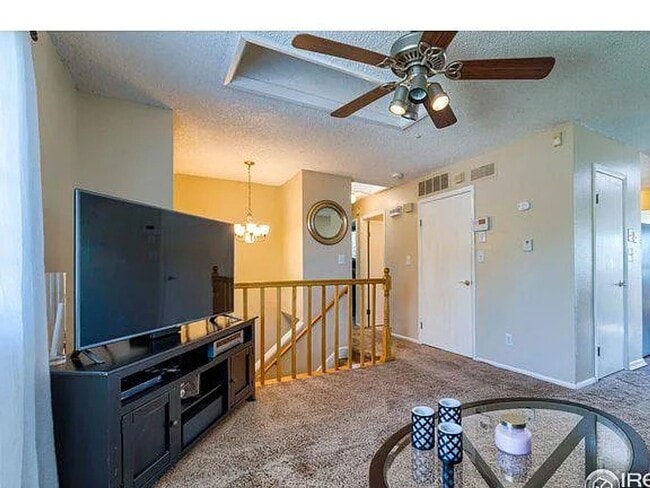 Building Photo - Students Welcome! 4 Bedroom 2 bath split level home - Available in June!