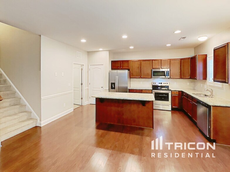 Building Photo - 5766 Woodside Forest Trail