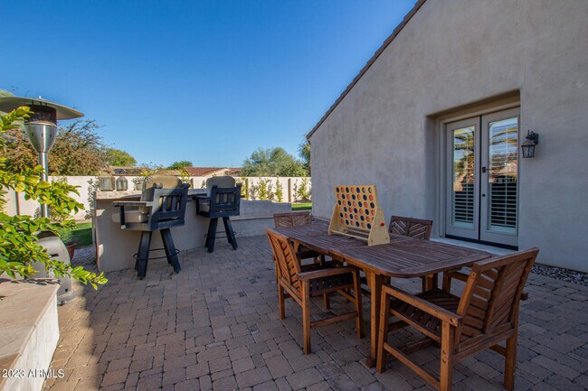 Building Photo - 885 W Palo Brea