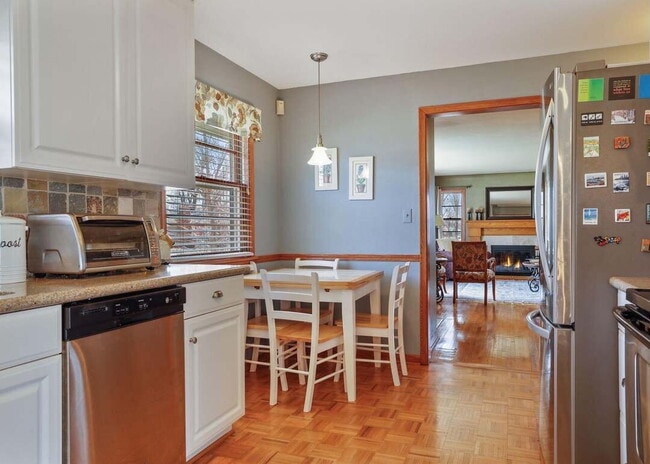 Building Photo - Amazing 4-Bedroom Retreat with 2 Full Baths and 2400 Sq Ft of Space in Minneapolis. 9/1