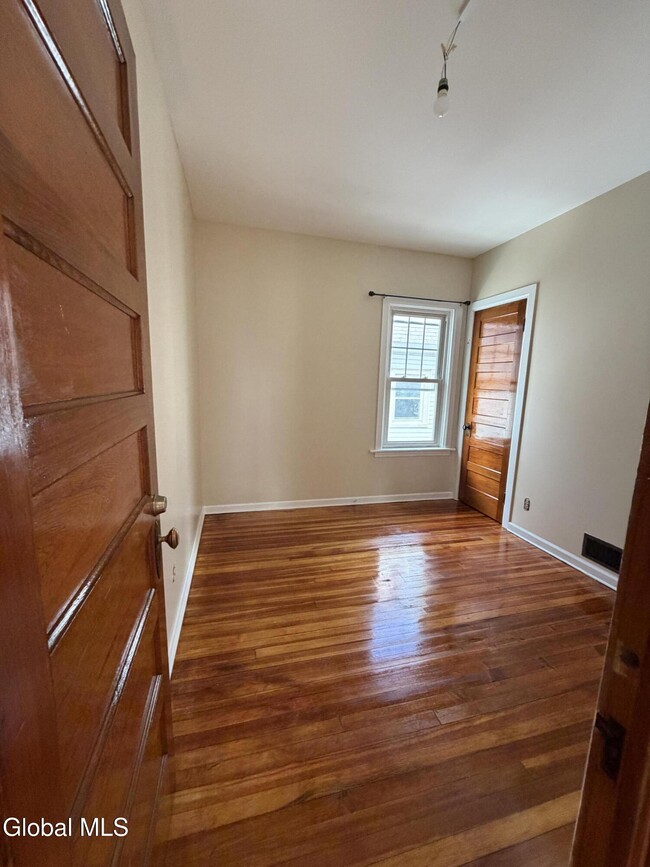 Building Photo - 737 Mason St