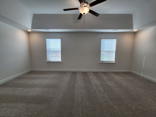 Building Photo - Gorgeous New Construction Home in Lebanon'...