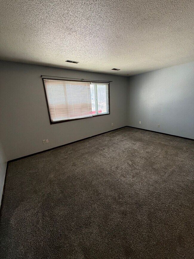 Building Photo - 3108 Sycamore Terrace