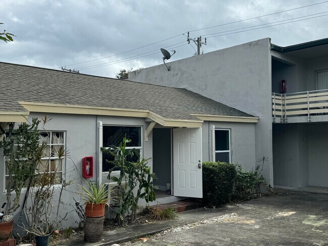 Building Photo - 840 Almeria Rd