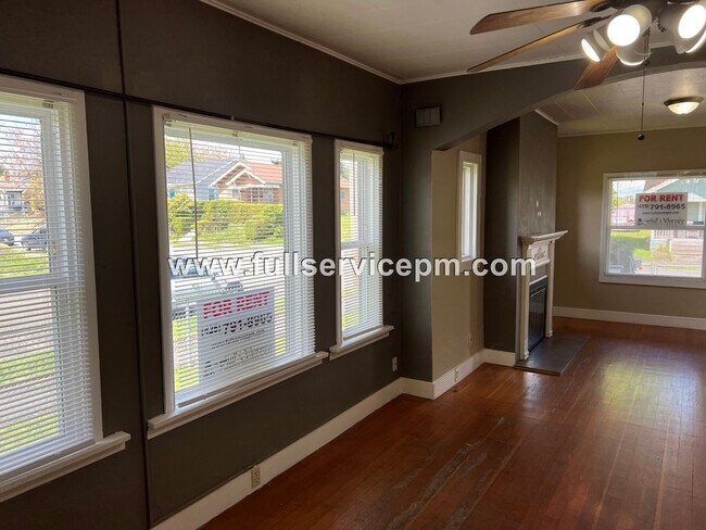 Building Photo - Wonderful corner lot home.