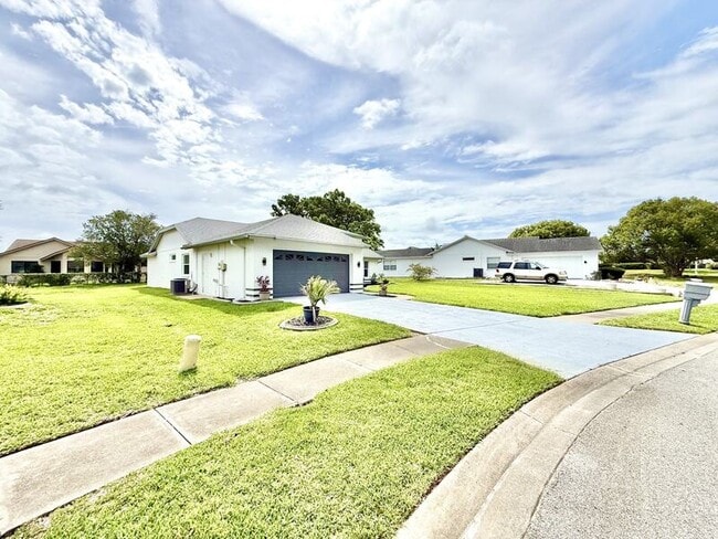 Building Photo - 13642 Dunwoody Ct