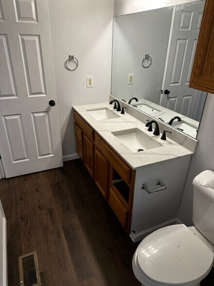 Building Photo - 119 Rockyreef Cir