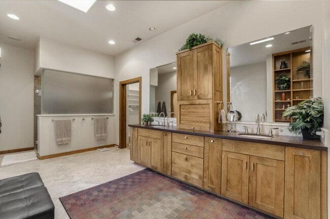 Building Photo - 13415 Pino Ridge Pl NE