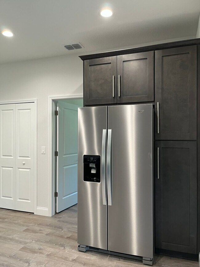 Building Photo - Newer 3bdr/2ba in the heart of Palm Coast!