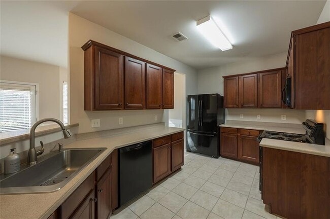 Building Photo - 204 Parc View Ln