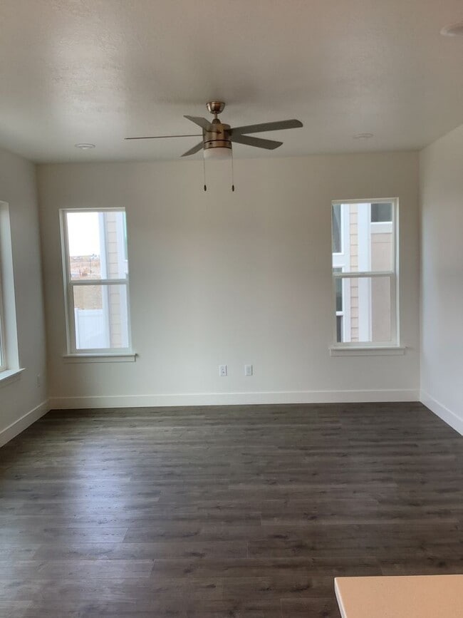 Building Photo - FREE FIRST MONTH'S RENT - New Construction Townhome Located in Prime Saratoga Springs Location