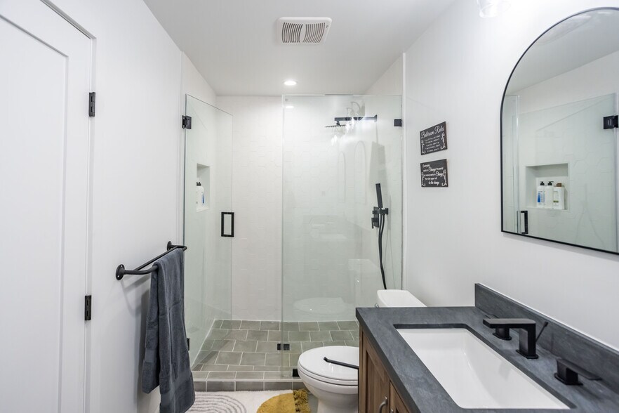 Building Photo - 19119 Ingomar St