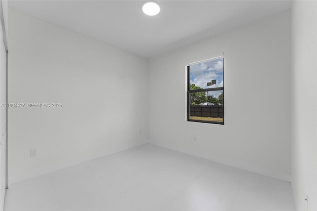 Building Photo - 322060 SW 196th Ave