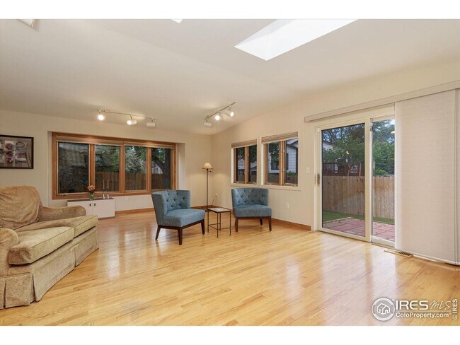 Building Photo - Charming 4-Bedroom Ranch in Prime Location...