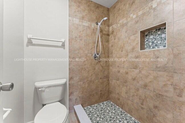 Building Photo - Beautiful 2-Bedroom Townhome with Pond Views