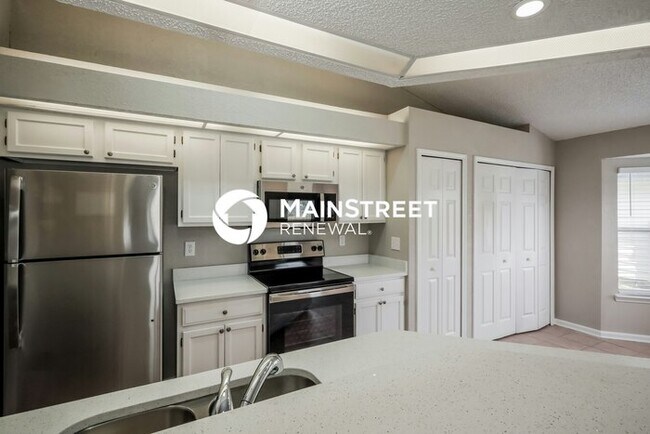 Building Photo - 3 Bedroom Pet-Friendly Home in Jacksonville, FL with Main Street Renewal