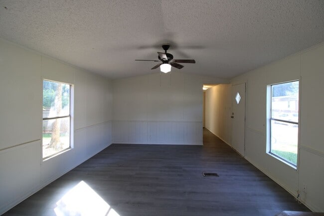 Building Photo - Experience peaceful country living!