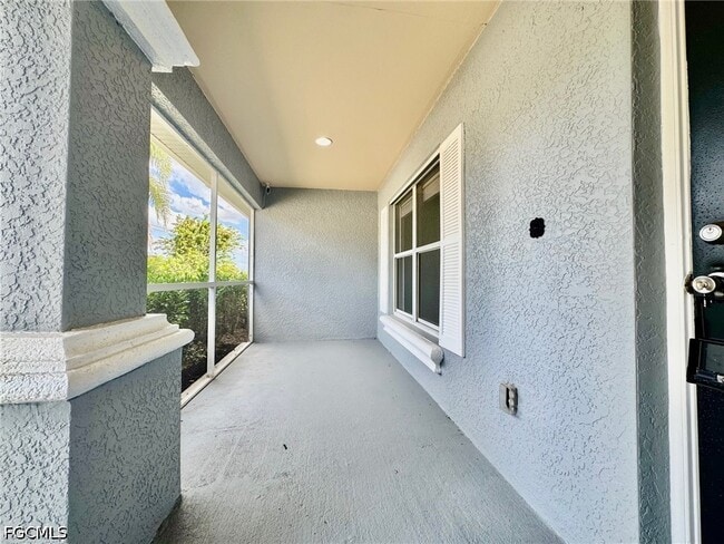 Building Photo - 714 Knox Ave S