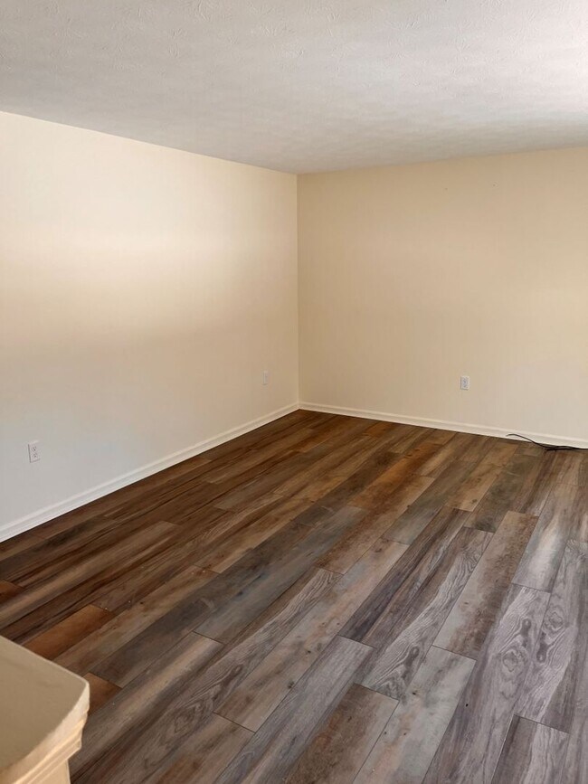 Building Photo - 5/7 Smith