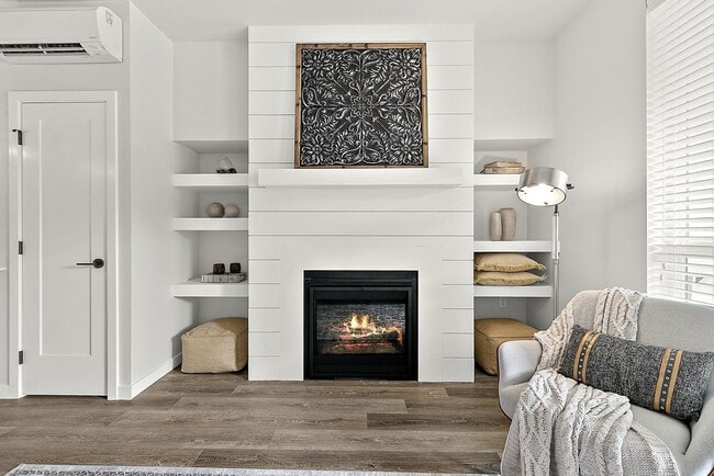 Building Photo - Spacious 3 Bedroom, 3 Bath Townhome with 1-Car Garage!