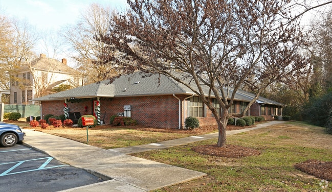 Building Photo - Chesterfield Villas